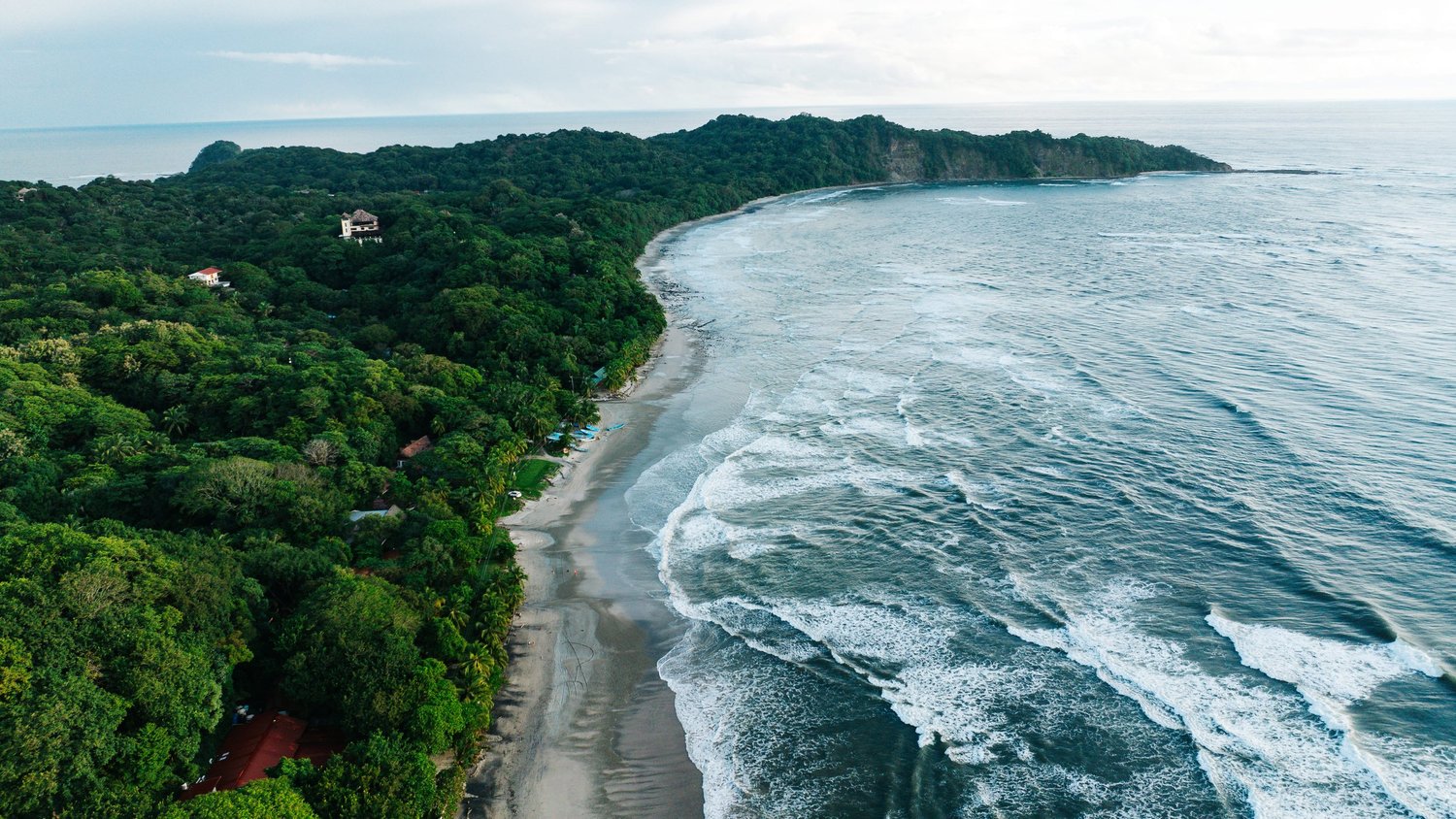 Vista aérea de la costa de Nosara